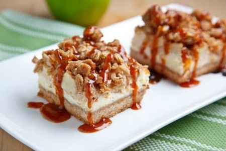 Caramel-Apple-Cheesecake-Bars