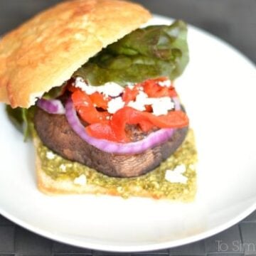 A sandwich on a plate, with Mushroom