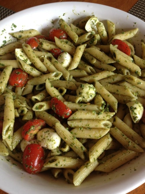 mozzerella tomato pesta pasta salad