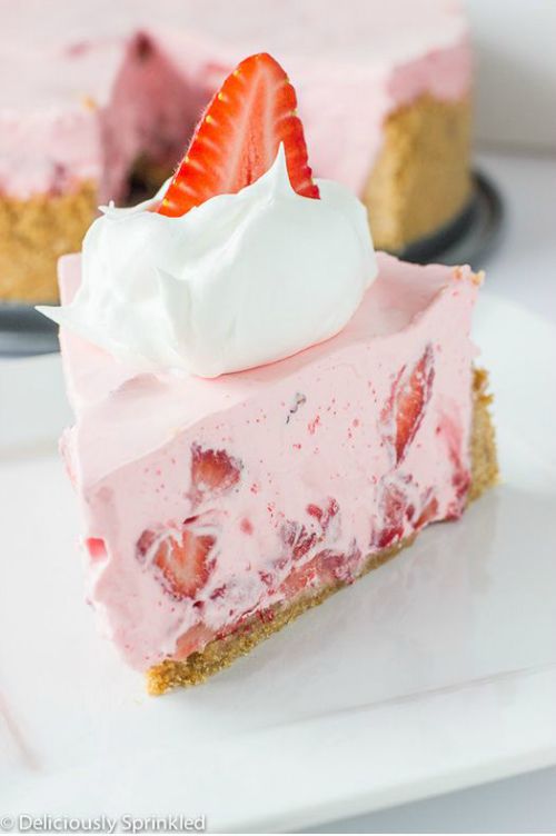 No-Bake Strawberry & Cream Pie