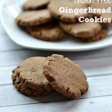 a plate full of gingerbread cookies with three cookies on the table