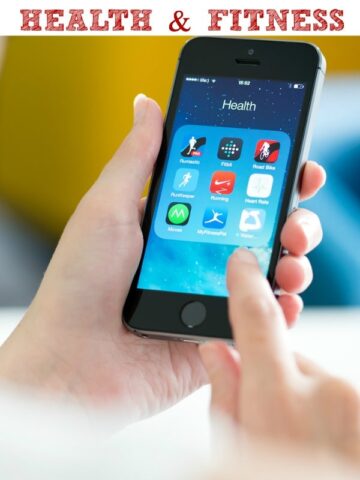 A cellphone in a ladies hand