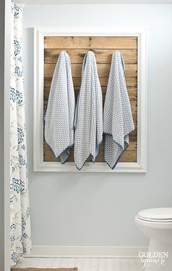 DIY Pallet Towel Rack