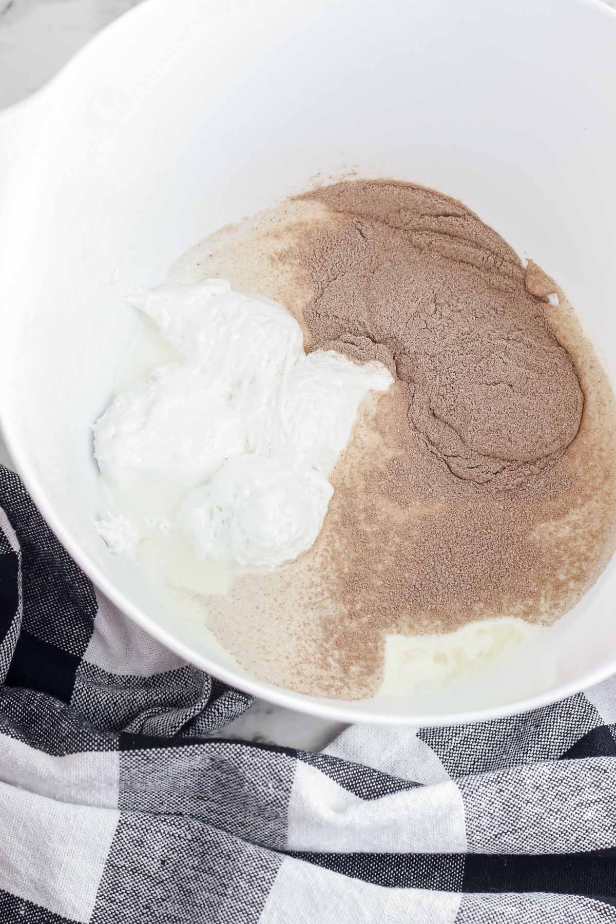 white bowl with hot chocolate powder, marshmallow creme
