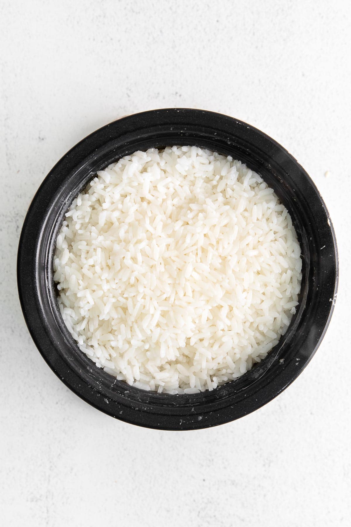 rice cooker with white sushi rice