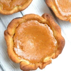 closeup of a mini pumpkin pie.