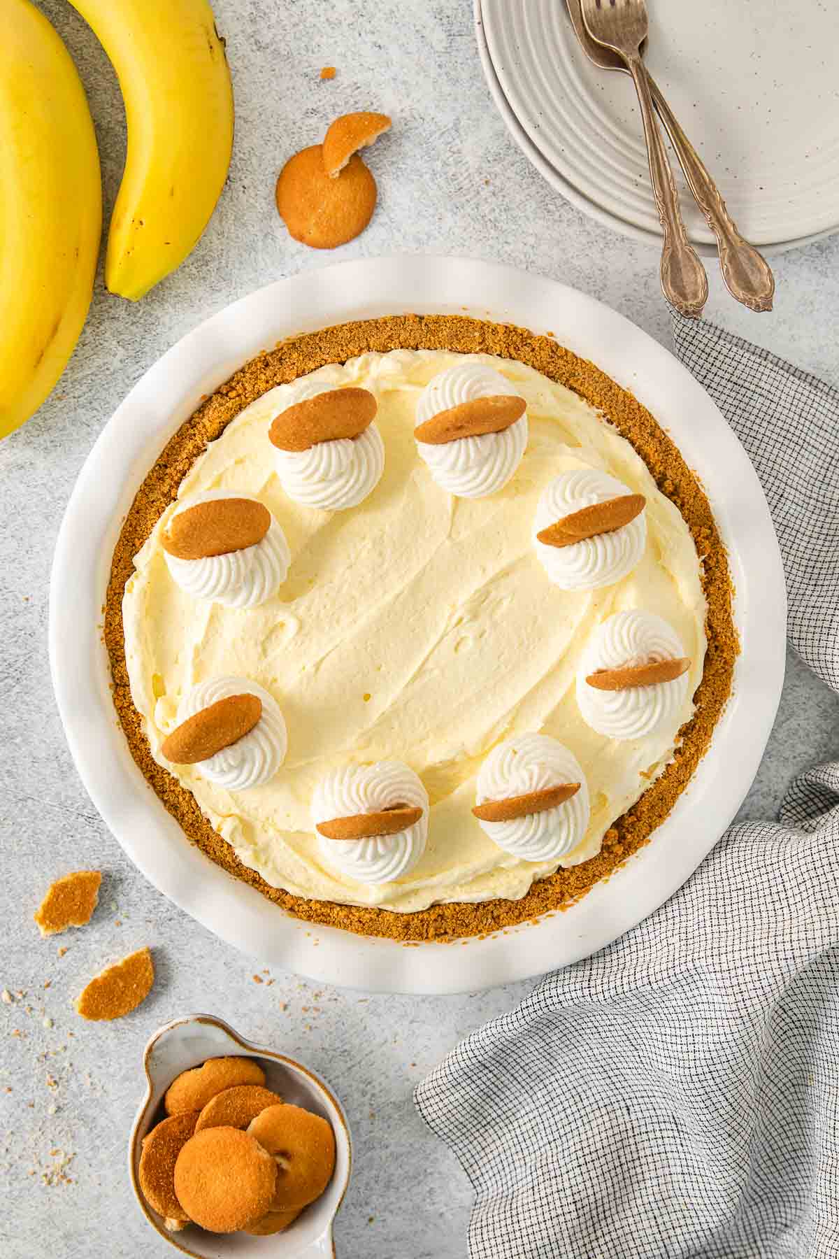 Banana pudding pie garnished with whipped cream and nilla wafers.