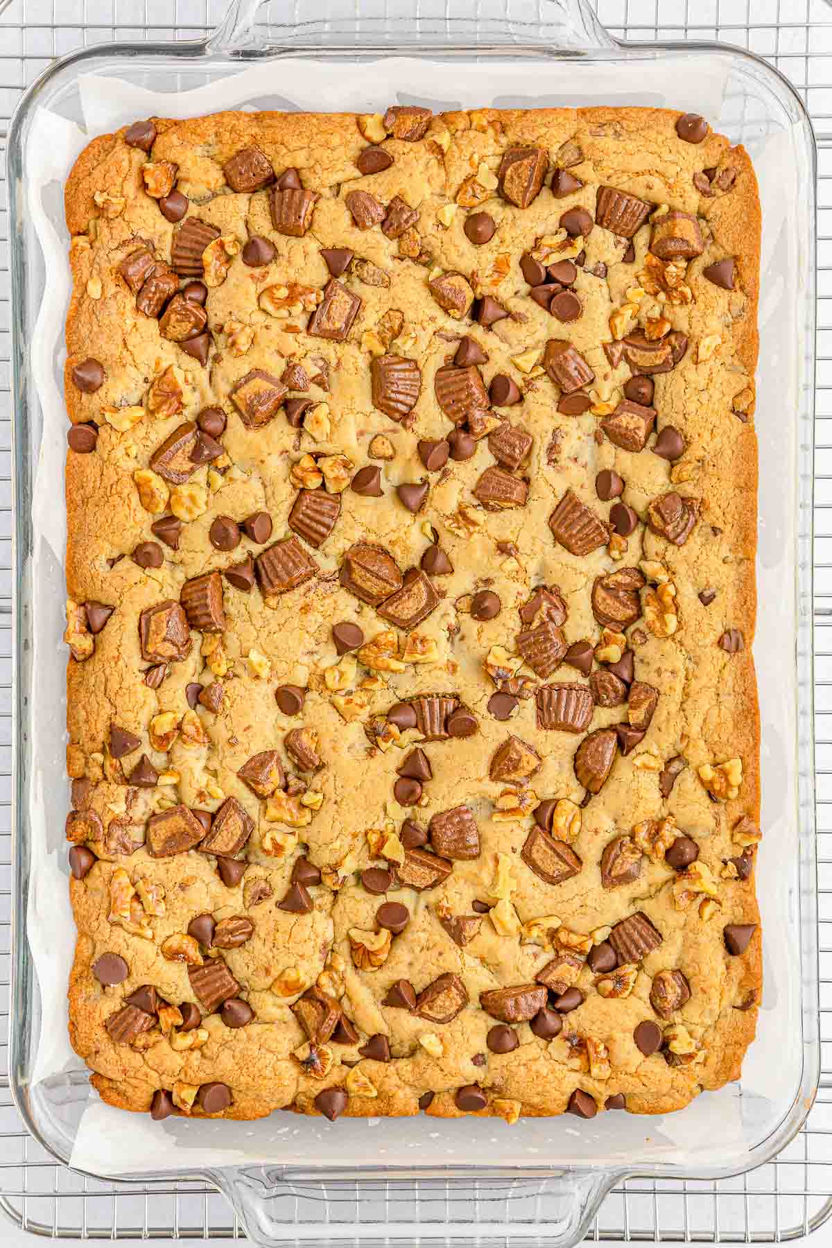 rectangle glass baking dish with peanut butter cup cookie bars.