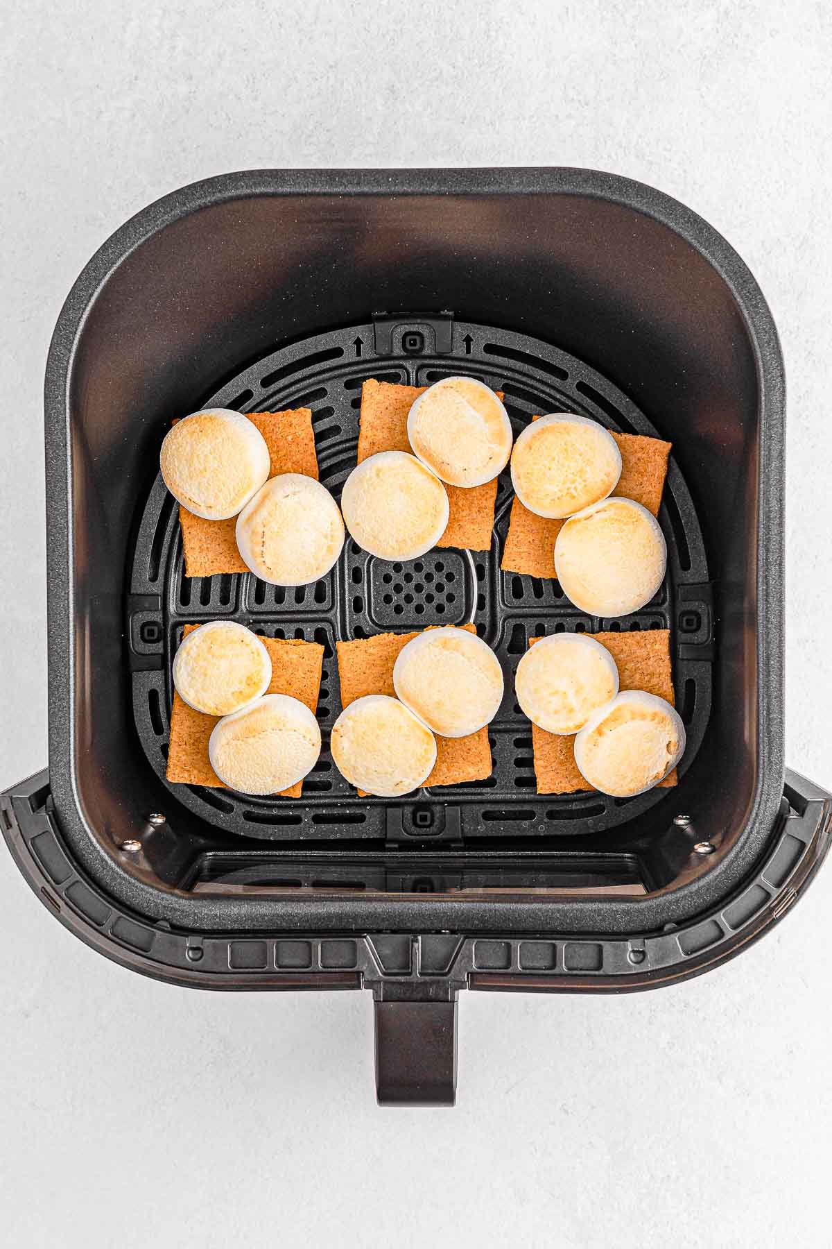 Six graham crackers with cooked marshmallows in air fryer.